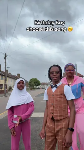 Don’t mind my dance it’s my first time hearing the song 🤭🤭🤭