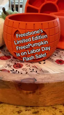 After a shipping mishap yesterday my FREEZPUMPKIN 🎃 is finally heeere!! Freezbone just dropped this limited edition Halloween 👻 design and it’s on a limited time Labor Day FLASH SALE! It holds 2 1/2 cups of food- the largest design yet!! Crafted for moderate chewers. #freezbone #dogmom #halloween #doglover #flashsale @Freezbone 
