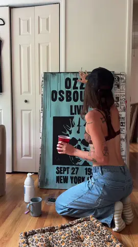 adding the finishing touches on this canvas today🤘🏼#painting #paintingprocess #abstractart #ozzyosbourne 