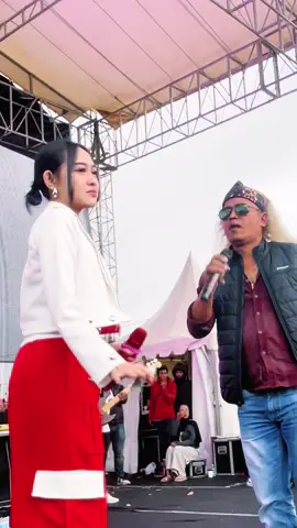 Sebetulnya ngga sampai Dieng …acara inti buka kunci baksos eeehhh gas Dieng ngawal BOS @Bangkit_BNA  urusan bisnis di tawarin  temen temen dieng nonton dangdut di kasih panggung …siapa takut#fypシ゚viral #fyp #fyppppppppppppppppppppppp #dangdut #DIENG @Selly Ayunda 