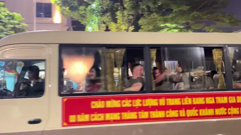 Các anh Gấu Nga bữa nay bung xã siêu cute nháy mắt bắn tim liên tục 🤣 #A80 #quandoinga🇷🇺 #Dieubinh 