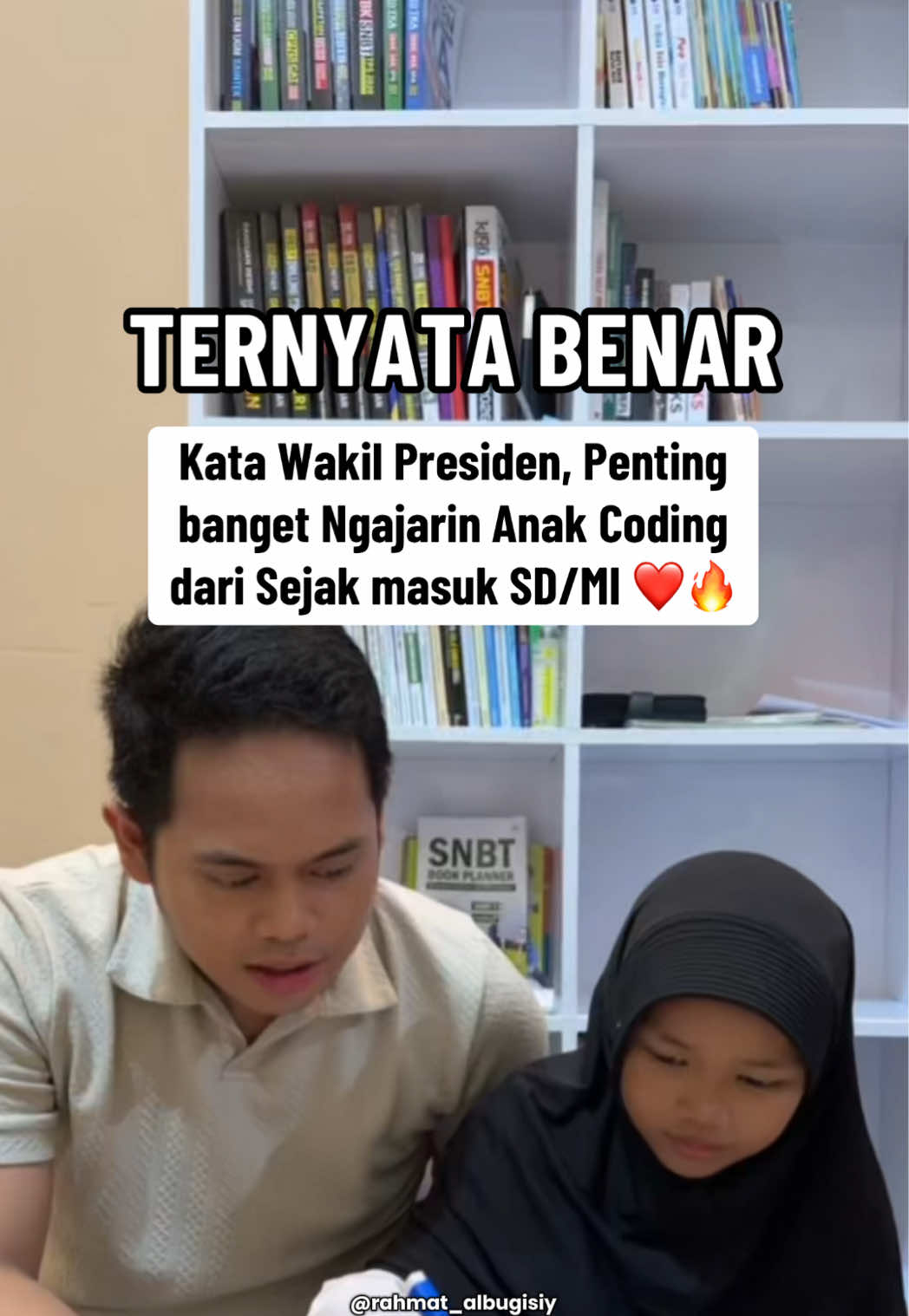 Bener banget Kata Pak Wakil Presiden, Manfaat Ngajarin aktivitas Coding ke Anak Sejak SD/MI Masya Allah Banyak banget. Bisa Latih motorik, fokus, serta percaya diri 💐🫶🏻✨ #bukucodinganak #bukucoding #bukuanak #belajarcoding #rahmatalbugisiy 