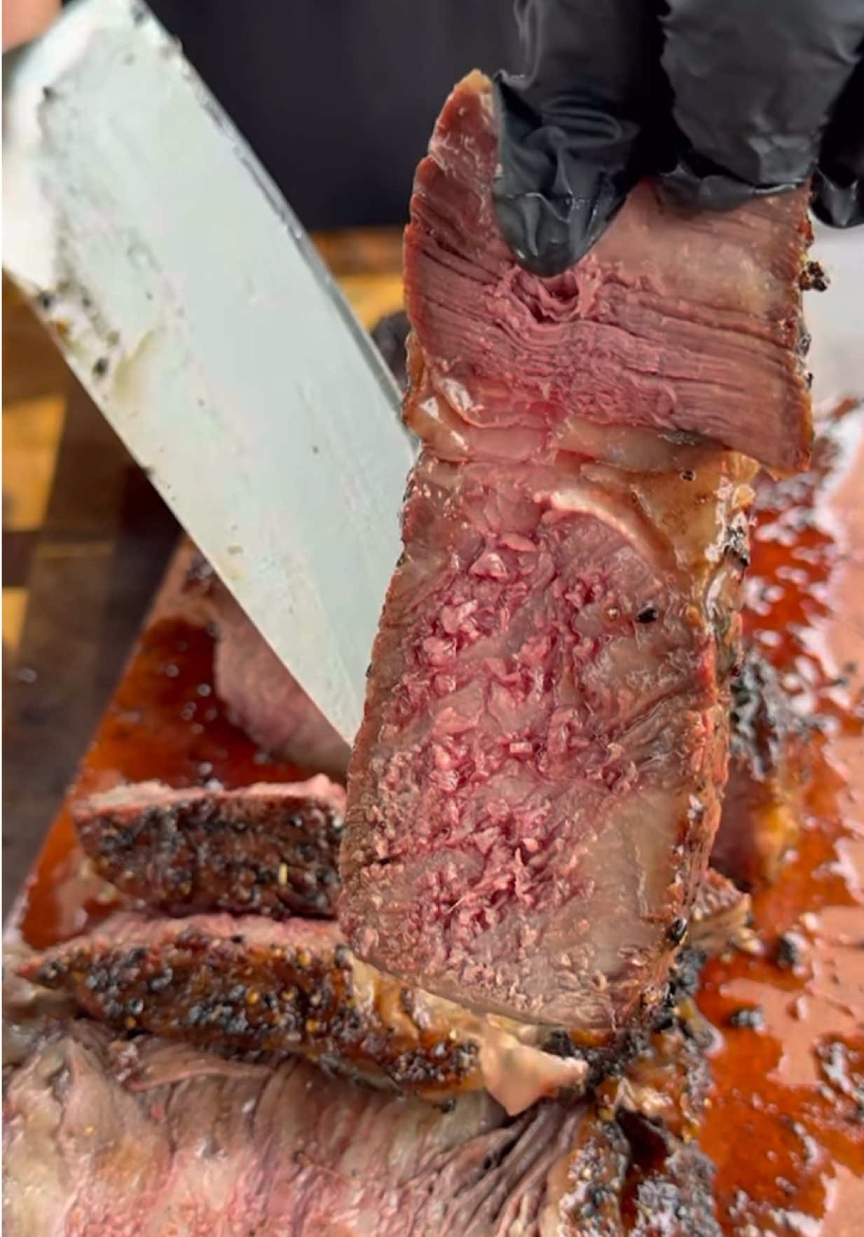 The perfect medium grilled Tomahawk 🥩 #steaktok #cookingsteak #meatlovers #tomahawksteak #ribeye 