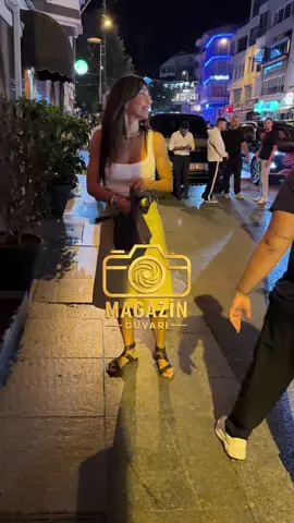 ERGİN ATAMAN’DAN FOTOĞRAF TEPKİSİ..! Panathinaikos’un başantrenörü Ergin Ataman, eşi Berna hanımla birlikte Bebek’te mekan girişi yakalandı. Fotoğraf ricasını geri çeviren Ataman, ‘Fotoğrafa gerek yok, iyi akşamlar’ diyerek eşiyle hızlı adımlarla içeri girdi. #erginataman #bernataman #panathinaikos #basketbol #magazinduvaro 