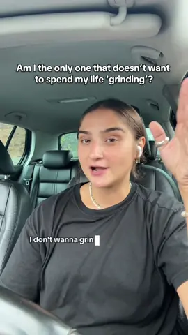 I don’t want to spend my life hustling and grinding, I want to spent time with my family and see the world  #freedomlifestyle  #slowlife #workingonline  #workfromanywhere  #virtualassistant 