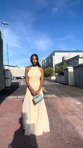 Un moment pour la robe svp @Meshki  Sac : @SACALLY  #weddingoutfit #meshki #meshkidress #summeroutfit #dress 