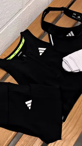 Corrida com estilo: só podia ser Adidas Performance. 👟✨ #adidas #performance #viral #OOTD #Lifestyle 