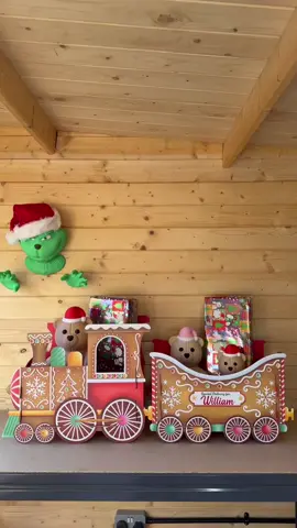 🎅🏻 🚂 Personalised Santa express train perfect for displaying Christmas presents or to use instead of Christmas Eve boxes🚂🎅🏻 #fyp #santaexpress #christmastrain #christmas #gingerbread