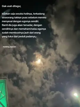 Egonya terlalu tinggi, sampai dia lupa kebaikan seseorang yang dulu selalu ada menemaninya dan selalu ada untuk melindunginya disaat dia sedang tidak baik-baik saja🥀#fyp #foryou #nothingspecial #promomakangajian #qoutes 