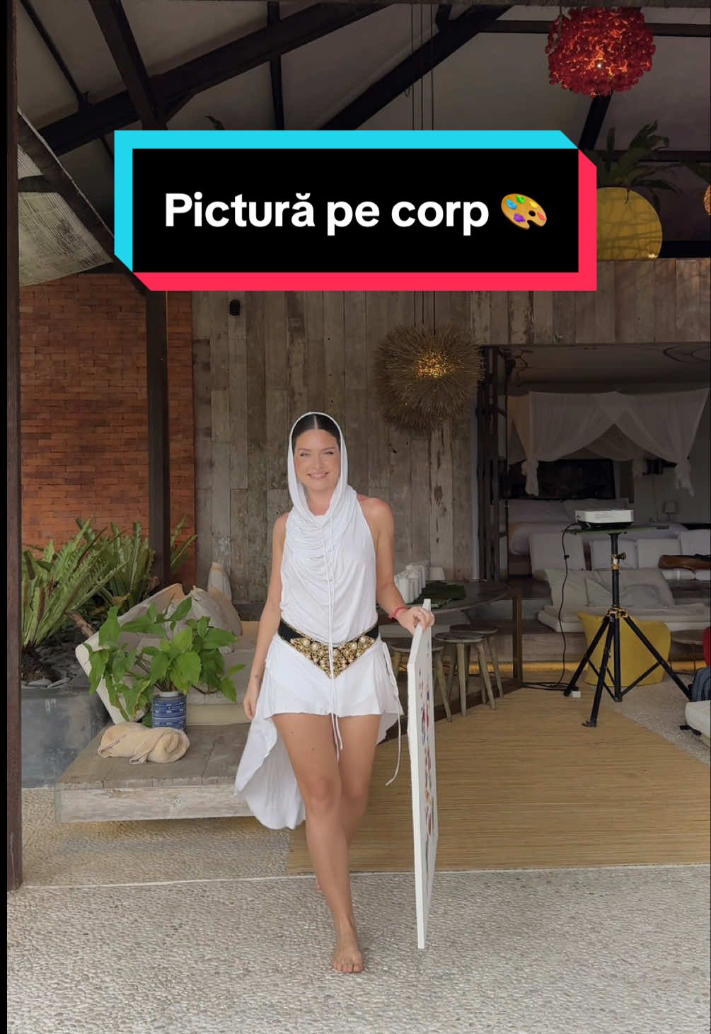 Mi-am dat voie să explorez arta în toate formele ei și acum îmi dau voie să împărtășesc mai multe și cu voi 🎨 #adelinadamian #adelina #picturapecorp #arta #bali 