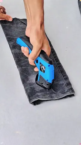 Tesoura elétrica para tecidos comcarregamentoUSB.#tiktokshop#tiktokshopbrasil#tiktokshopchegou#TikTokMadeMeBuylt#TikTokShopBacktoSchool