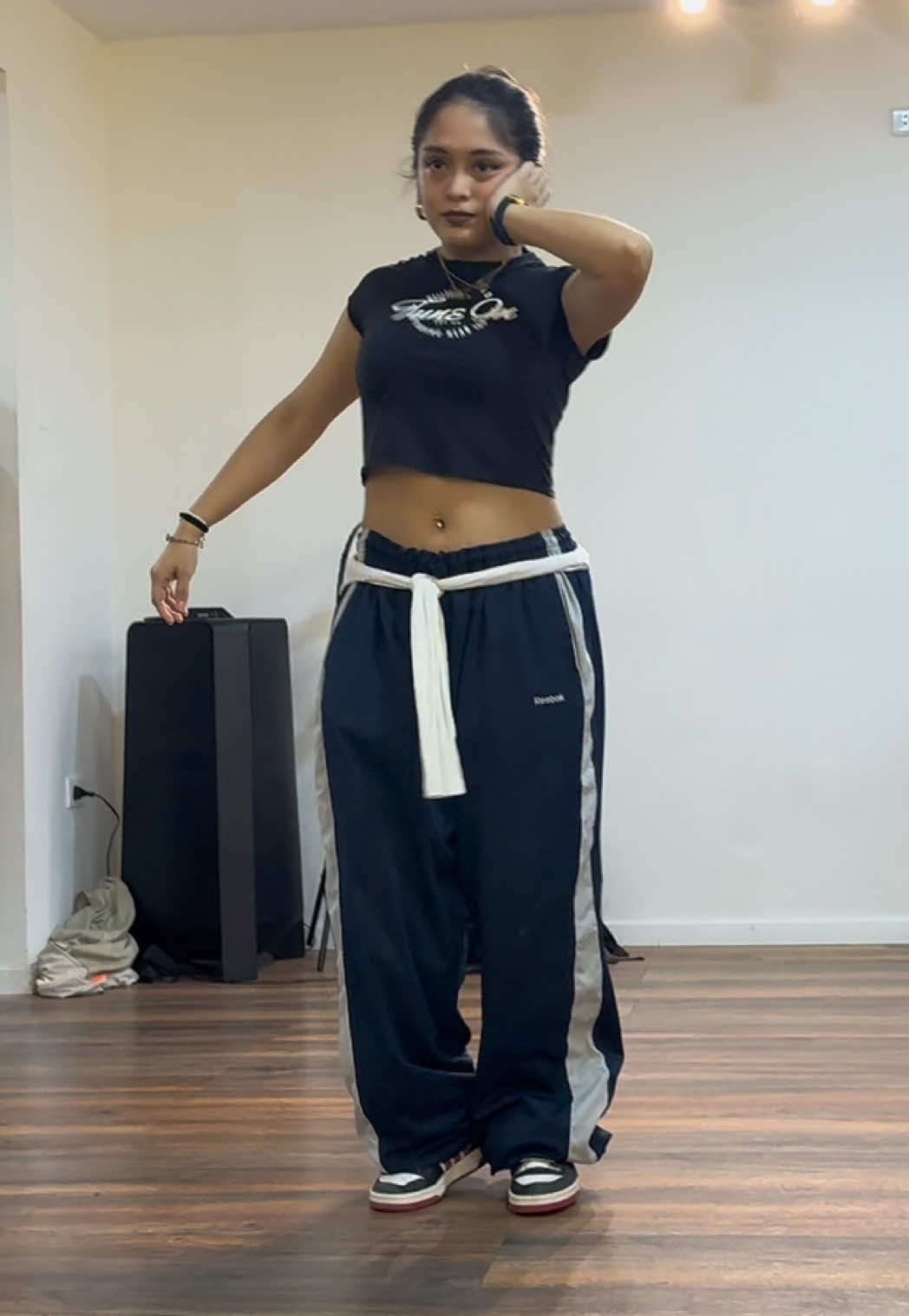 HOLA REMIX ✨  DC: @Axel Barrios  Dancer: @Grecia Estabridis  #COREOGRAFIA #lima #axelbarrios 