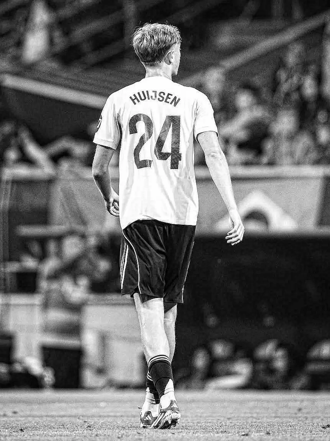 The young colossus, the towering force at the heart of defense. At just 18, Dean Huijsen isn’t just a player — he’s a statement. Every aerial duel = conquered. Every tackle = unbreakable. Every movement = pure dominance. When he rises for a header, the stadium holds its breath. Opponents’ attacks crumble like sand against his presence. From Ajax’s youth academy to Real Madrid’s Bernabéu, his path has been meteoric — every challenge shaping him into a defensive giant. Strength, intelligence, and unmatched timing — Huijsen is a modern-day wall, a fortress that attackers fear and teammates trust blindly. He doesn’t just defend — he controls the rhythm of the game, orchestrates the backline, and commands respect. Every match he steps into becomes a battlefield. Every goal he prevents is a legacy. Every play = history in the making. The young Dutchman isn’t just the present — he’s the future of Real Madrid’s defense. Dean Huijsen — a name that will echo through stadiums, a defender who turns nightmares into reality for strikers, a legend in the making. ETERNAL. #realmadrid #DeanHuijsen #futurelegend #forupage 