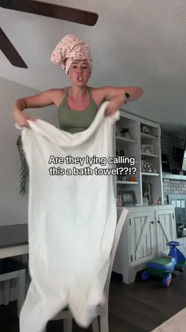 Honestly, thinking about getting more and just using them as blankets😂😂😂#bathtowel #bathsheet #tiktokshopcreatorpicks #microfibertowel #softbathtowels 