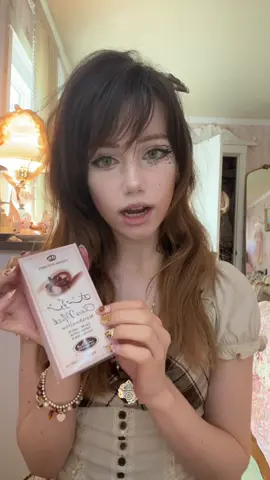 only for those who love sweet things ! 🧁 i also add moisturizer on my neck to make perfumes last long ⋆𐙚₊˚⊹♡ ⋆𐙚₊˚⊹♡ #fashion #07 #perfume #makeup #chocogirl 