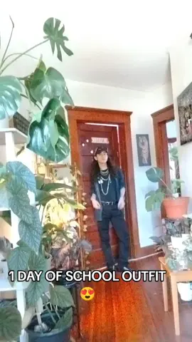 AS A FASHION ICON 😝#ICON #MODEL  #firstdayofschooloutfit #modling #fitcheck 