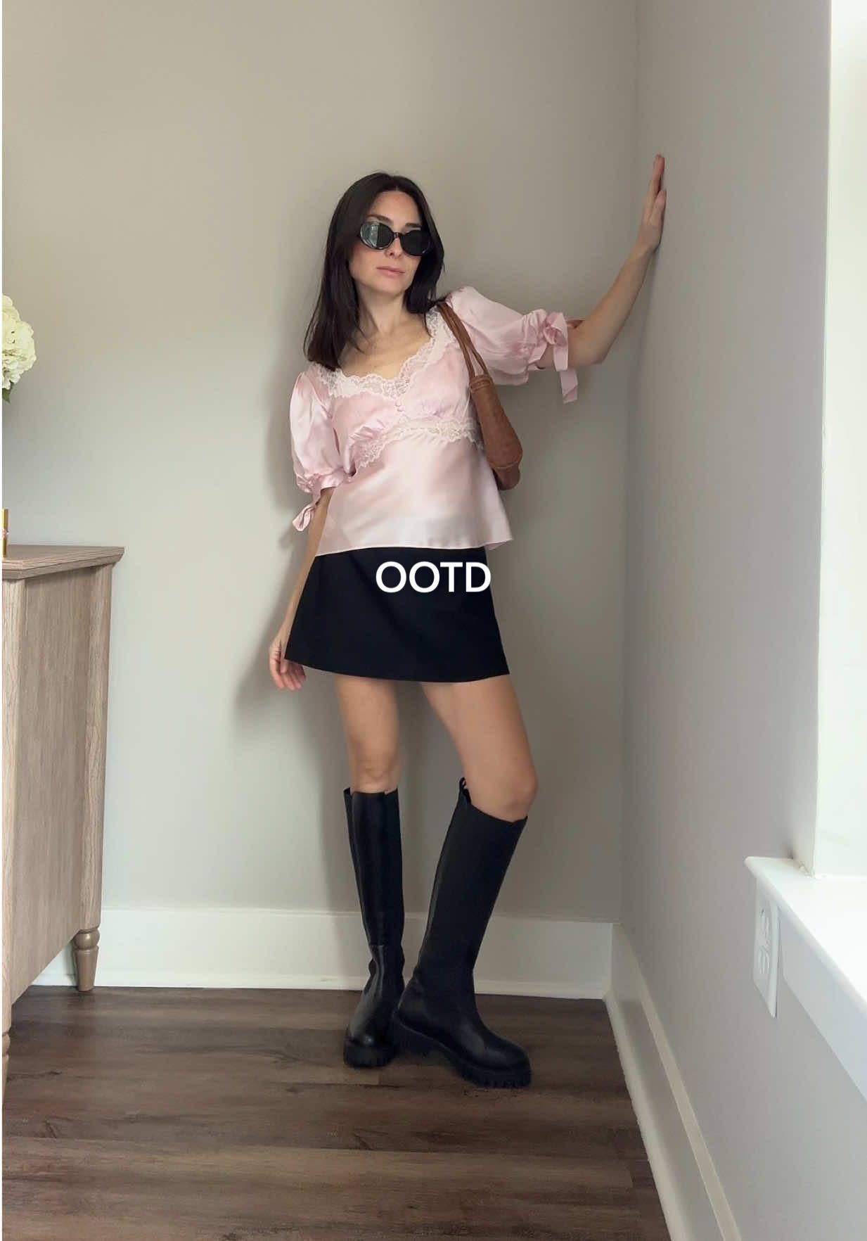 the top of my dreams #outfitinspo #outfitideas #falloutfits #fallfashion #OOTD @reformation @Artless @nakdfashion @MANDRN @Le Specs 