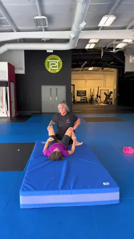 Always finding realistic and fun ways to drill the scariest positions for women. This is how we train. #MeanGirlSelfDefense #FightBack #SelfDefenseForWomen #foryou #GirlsWhoFightBack 