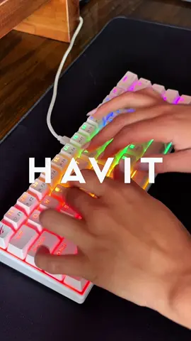 Conocen o escucharon hablar de este teclado? Los leemos 👀 👉🏼60%, switches red y luces RGB  Conseguilo en nuestra tienda web 24hs activa 🛒🖤 #teclado #havit #60% #gaming #setup 