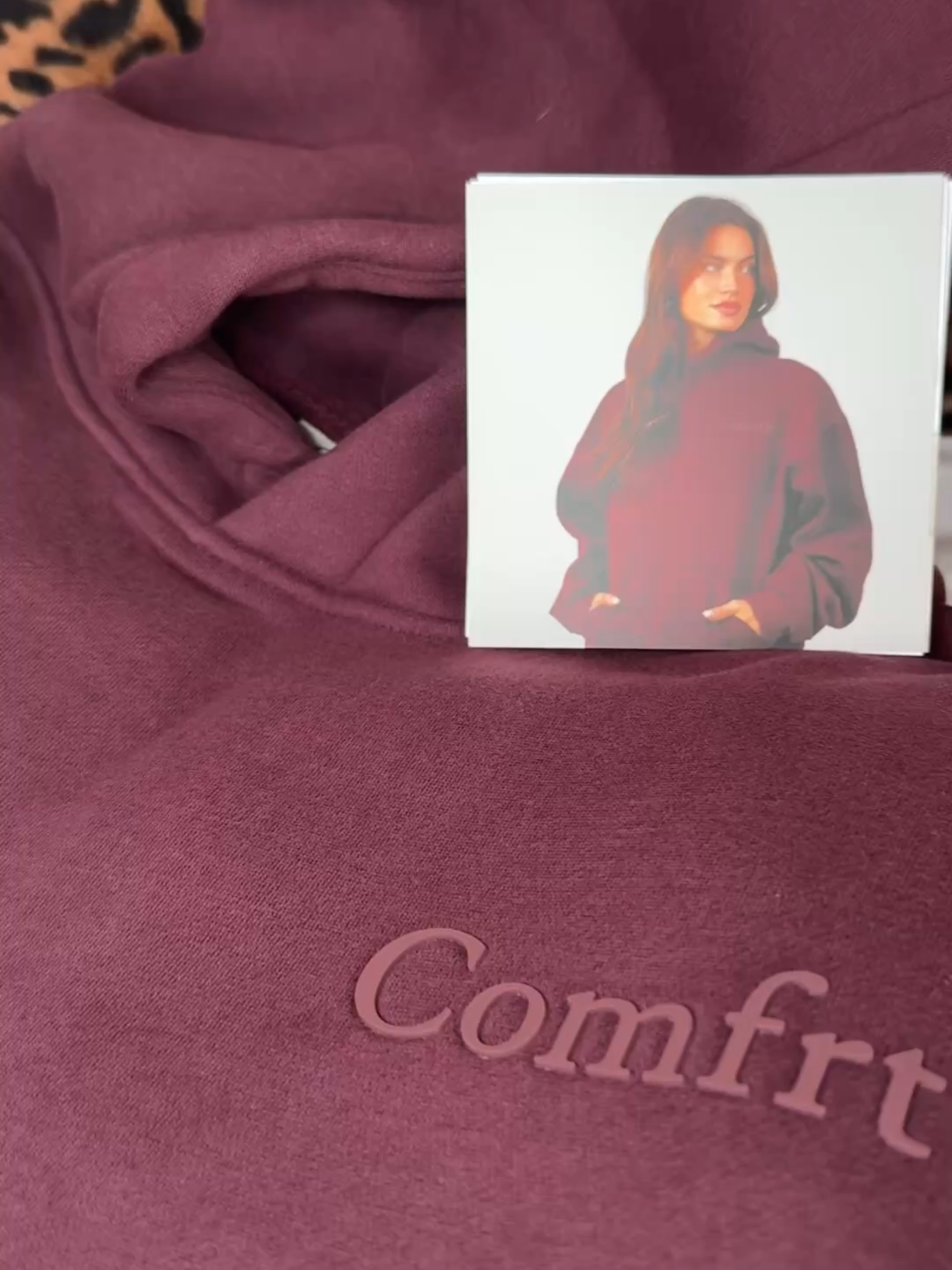 Free shipping ! Comfrt oversized hoodie and sweatpants in the color maroon is one of my favorite sets. So pretty and comfortable! #comfort #comfrt #comfrtclothing #comfrthoodie #comfrtsweatpants #hoodie #sweatpants #weightedhoodie #comfyclothes #oversizedhoodie
