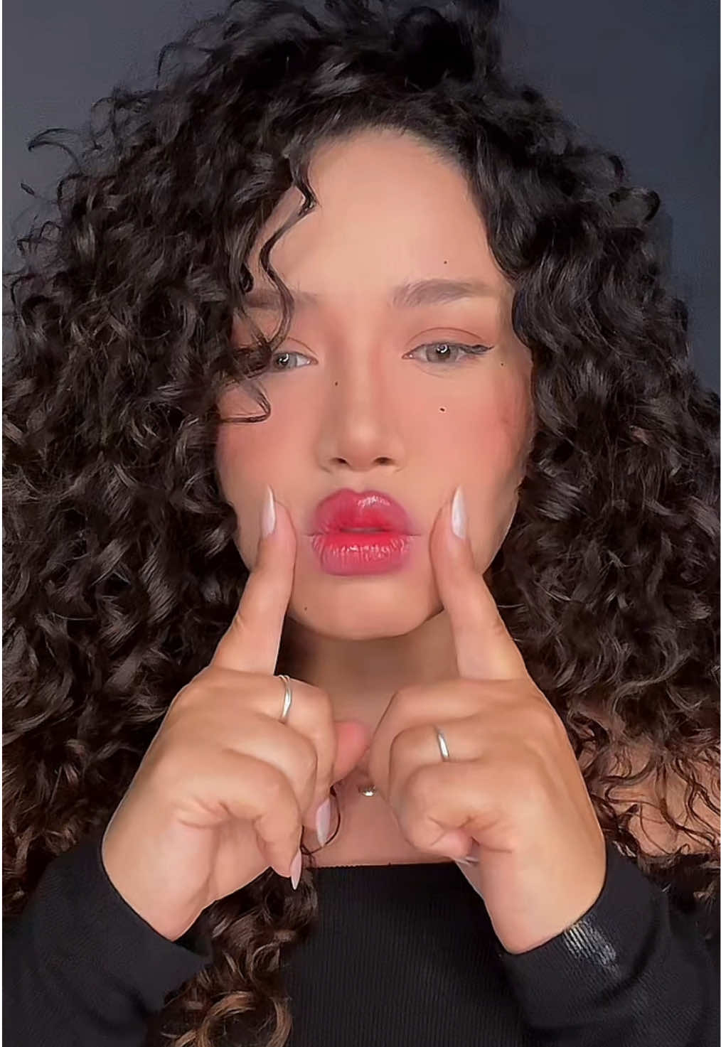 Testando truque de boca de Bratz 💋 Id do lápis: XXHW4W-70K7 Tem no @Mercado Livre Moda  #omelhordabeleza #mercadolivremoda #lipcombo #beautytips #makeuphacks