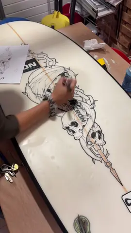 🤘🏼🤘🏼 pasando el diseño a la tabla, todavía queda algún detalle #surf #surftok #surfboardart  