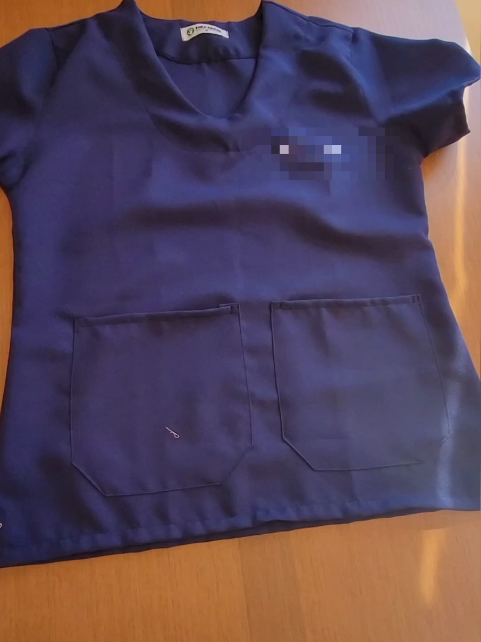 Vcs também são detalhistas? Quero ver encontrar o erro nesse scrub 🤫✨️#sewing #costureirasdotiktok #tutorialdecostura #vaiprofy 