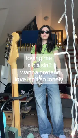 guess what’s in my pickle bag  #electronicmusic #indie #songwriter #fitcheck #fyp 