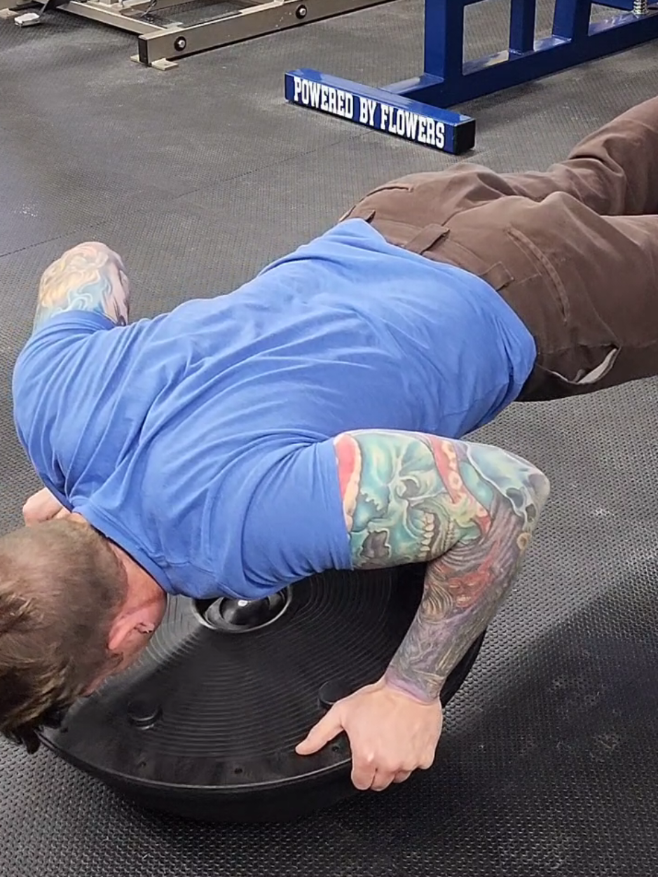 Did a light chest workout today, fully focusing on each individual rep. Those bosu ball pushups with feet on the stability ball are tough! And that set of ab wheel to failure has got my guts in a knot! Going to be sore for sure. Part 4 of 5 #ChestDay #Chest #ChestWorkout 