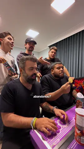 ae família, ganhando ou perdendo, não tilta não! Pringles®️ chegou com 2 novos sabores Spicy Mayo e Chicken Oriental pra te ajudar a voltar pro game! vai lá experimentar e volta aqui nos comentários pra contar qual o teu preferido ⚡️ #publi