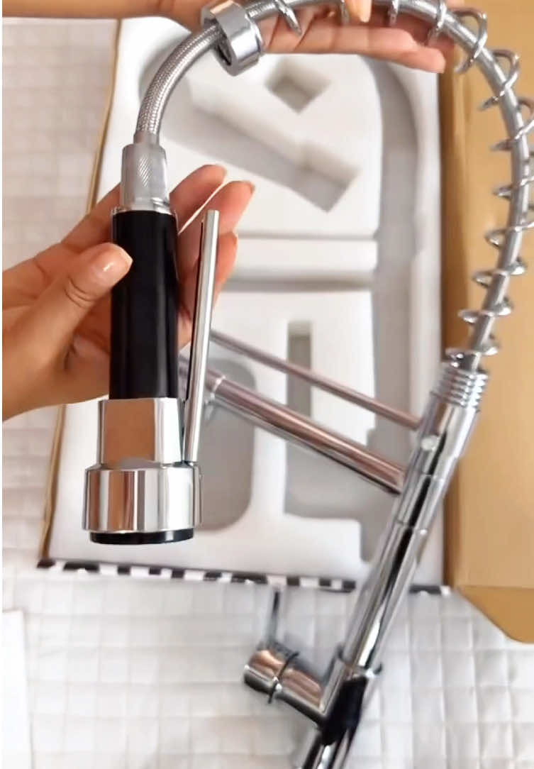 🚰 Torneira Gourmet Monocomando ✨ 🌟 Design sofisticado + praticidade: 2 jatos de água e bico flexível para alcançar todos os cantinhos. #torneira #torneiragourmet #cozinha #areagourmet #tiktokshop 