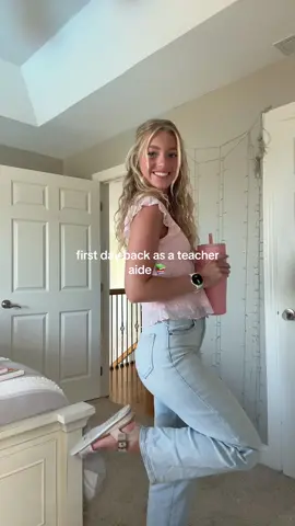 why is the video glitching 🤨 anyways YAYAYA #sohyped #webackk #teacheraide 