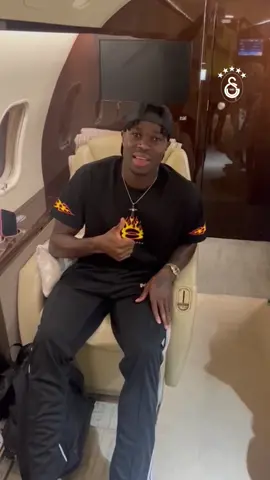 🎥 Transfer görüşmelerine başladığımız Wilfried Singo’dan, büyük #Galatasaray taraftarına mesaj var! 