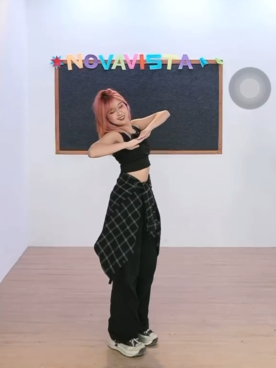 I really like Deer Hunter when it's performed live, and this is much better 🙌🏻🤍  #andteam #lune #kpopdance #jpop #dancer @andteam_official 