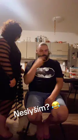 Záhadná neslyšící židle 😱#funnytiktok#comedyvideo#tiktoknews#reality#😂😂😂 