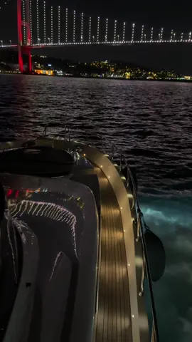 🛥️✨ Anı Bizimle Yaşayın ✨🛥️ Her yolculuk bir hatıra, her manzara bir hikaye… Kalpten Denizcilik ile denizin üzerinde anılarınıza değer katın. 🌅 Gün batımı turları 🌙 Gece Boğaz gezileri 🏝️ Ada kaçamakları ⚓ Lüks donanımlı tekneler 👨‍✈️ Profesyonel ve güler yüzlü ekip 🥂 Konfor, güvenlik ve ayrıcalıklı hizmet 📲 Şimdi rezervasyon yapın, çünkü anı bizimle yaşanır! #keşfetteyizzz #keşfetbeniöneçıkar #istanbul🇹🇷 #yatkiralamaistanbul #kalptendenizcilik 