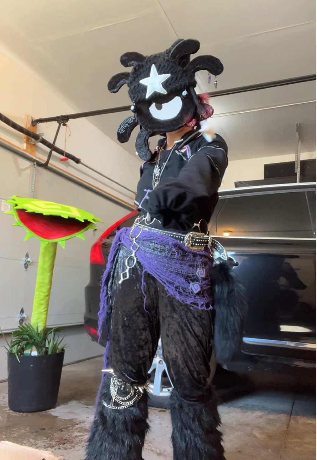 Yall fw the chomper plant I grew? •] also just accidentally ate mold 😔 #fitcheck #outfit #fictionkin #fyp #animaljam 