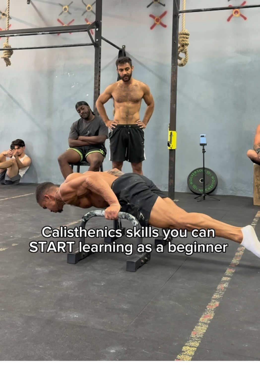 You’ll be surprised what can learn already 😅 #calisthenics #handstands 