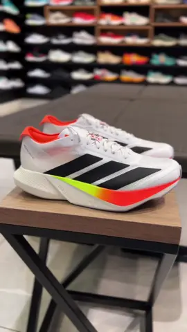 🔥🚀 Velocidade, estilo e performance em um só tênis: Adidas Adizero Drive RC chegou pra mudar sua corrida! #AdidasRunning #AdizeroDriveRC #CourovestSport #RunFast #EstoqueLimitado