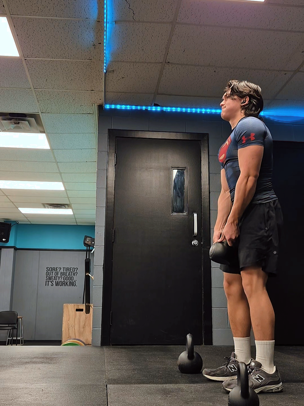 Doing a Full Body Kettlebell circuit, performing each exercise for 40 seconds with 10 second pause inbetween for a total of 4 rounds. #training #disapline #Fitness #kettlebellworkout #kettlebell 