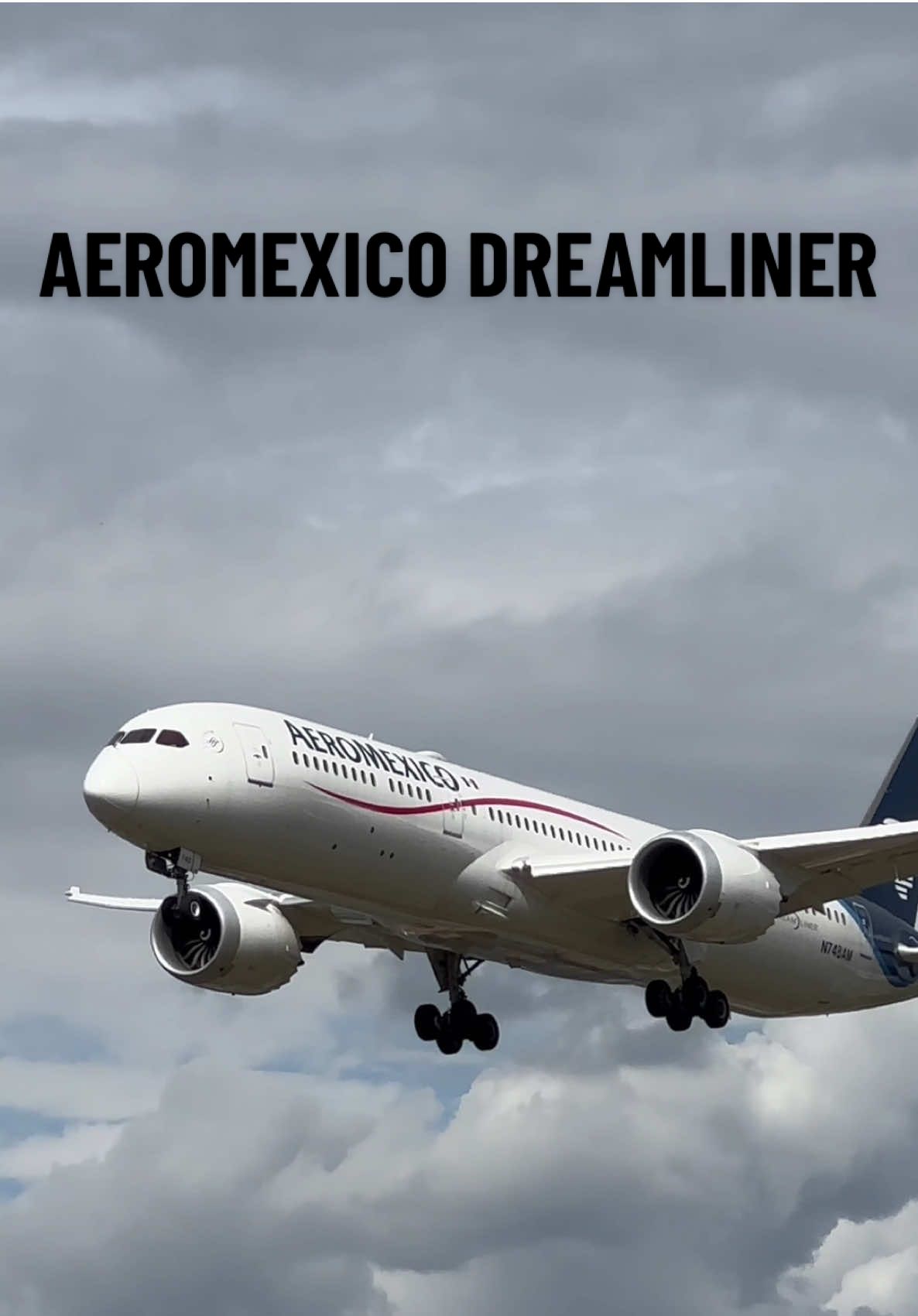 Dreamliner of AEROMEXICO Gently Approaching London Heathrow Airport #Mexico #AeroMexico #Dreamliner #London #aviation @TikTok @Heathrow Airport @Aeroméxico 