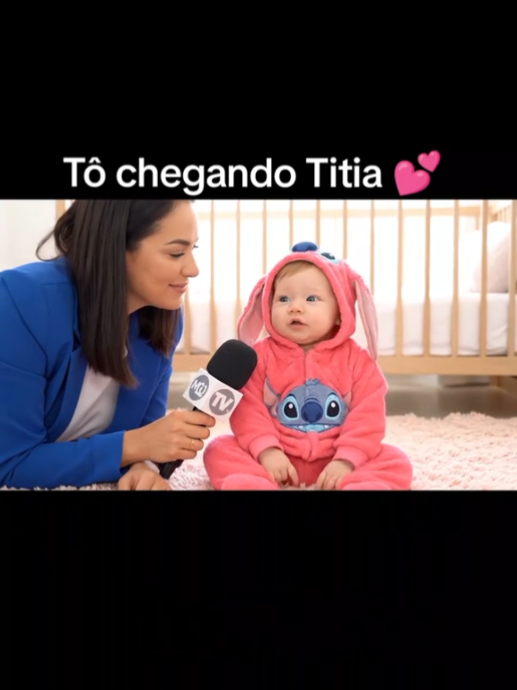 🍼💖 A Lia não aguenta mais só no leite NAN e papinha de fruta! 🤭 Hoje ela tá de Stitch rosa e já planejou a fuga: direto pra casa da titia comer doce 🍭😂 👉 Se sua mãe também só te dava papinha, comenta aqui 👇 👉 Quem mais tinha uma “titia do doce” na infância? 🙋‍♀️ ❤️ Curte se você riu com a Lia 🔁 Compartilha com aquela tia que sempre salva!