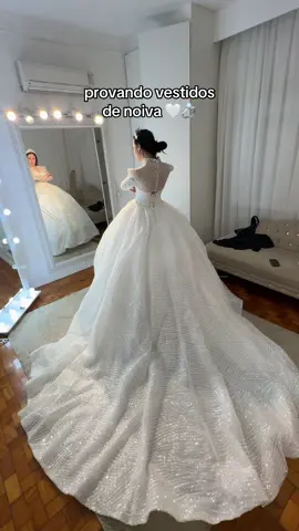 provando meus vestidos de noiva 🤍 agradecimento especial a @mouraodress por terem me recebido tão bem, todos os vestidos são de la! 💍