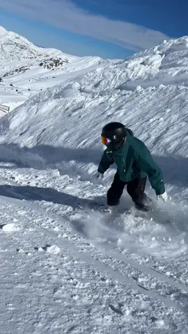 ☀️ The sun finally popped after a historic storm in Chile 🌨️ dumped 4–7 feet in 48 hours. All-time conditions. Grateful to be here with good friends 🤍 #Chile #Snowboarding #PowderDay #mtn #snow 