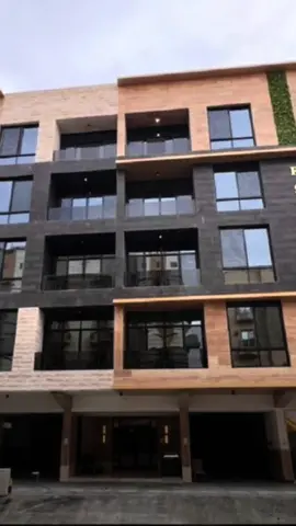 🏡 شقة شبه مؤثثة للإيجار – حي الزهراء / جدة 	•	3 غرف نوم (ماستر بحمام) 	•	غرفة خادمة + غسيل بحمام 	•	صالون + صالة واسعة ببلكونة وإضاءة طبيعية 	•	مطبخ مجهز بالكامل + مكيفات جديدة 	•	نظام سمارت هوم 📍 موقع مميز قرب سوق الشاطئ وطريق الملك 💰 الإيجار: 85,000 ريال 📑 ترخيص: 7200652719 ⸻ 🏡 Semi-Furnished Apartment for Rent – Al Zahra, Jeddah 	•	3 Bedrooms (Master with Bathroom) 	•	Maid & Laundry Room with Bathroom 	•	Spacious Living Room + Balcony with Natural Light 	•	Fully Equipped Kitchen + New AC Units 	•	Smart Home System 📍 Prime Location near Al Shati Mall & King Road 💰 Rent: 85,000 SAR 📑 License: 7200652719 ⸻ #شقة_للايجار #شقق_جدة #شقق_الزهرا #شقق_للايجار #جدة    