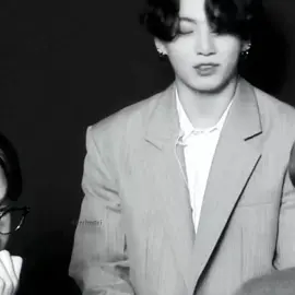 birilerin rahat durası yok gibi jskwkdnksksmdm #fyppppppppppppppppppppppp #kesfetbeniöneçıkart #kimjeon #taekook #vkook @BTS 