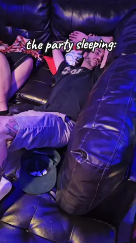 they always get first watch  #elf #dnd #dndmemes #dungeonsanddragons #elves 