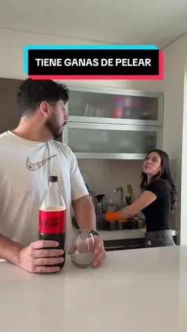 Es la única que se levantó con ganas de pelear? 😂 #dozas #novios #humor 