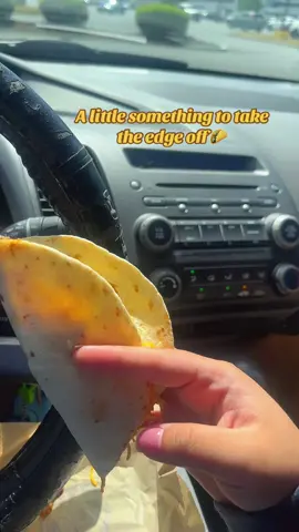 Forever a @tacobell girlie🤭 #tacobell #edgeoff #taco #lunch #eatwithme 