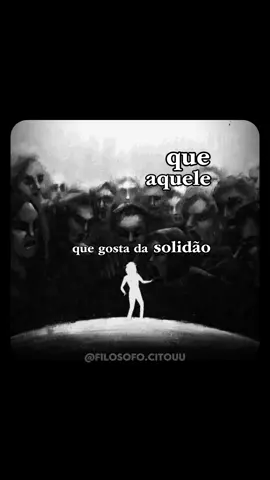 Aristóteles dizia que “aquele que gosta da solidão é uma fera selvagem ou um deus”. Essas palavras revelam a tensão entre o instinto e a transcendência. Na solidão, o homem perde os ruídos que o distraem, e o silêncio se transforma em espelho. Alguns fogem e se perdem, tornando-se prisioneiros de si mesmos. Outros suportam o peso desse confronto e se elevam, alcançando a serenidade de quem não depende de aplausos para existir. No mundo de hoje, cercado por barulho e pressa, poucos suportam esse desafio. Mas é justamente nele que se encontra a chance de conhecer a si mesmo por inteiro. #filosofia #aristoteles #reflexaododia 